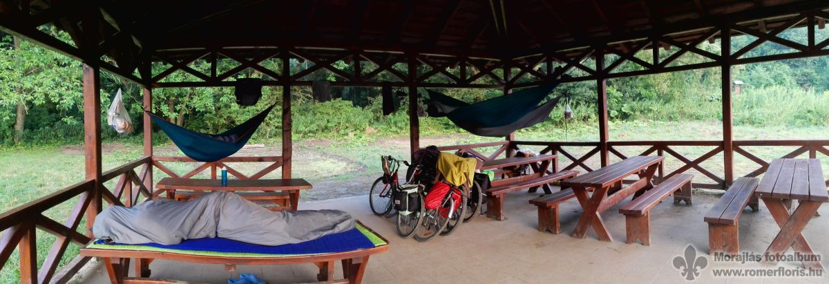 Szálláshelyünk, függőágyakkal