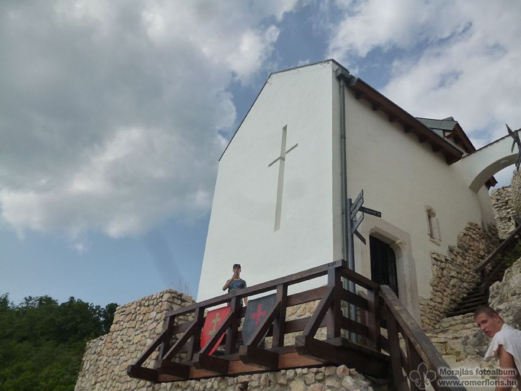 Felújított kápolna a várban