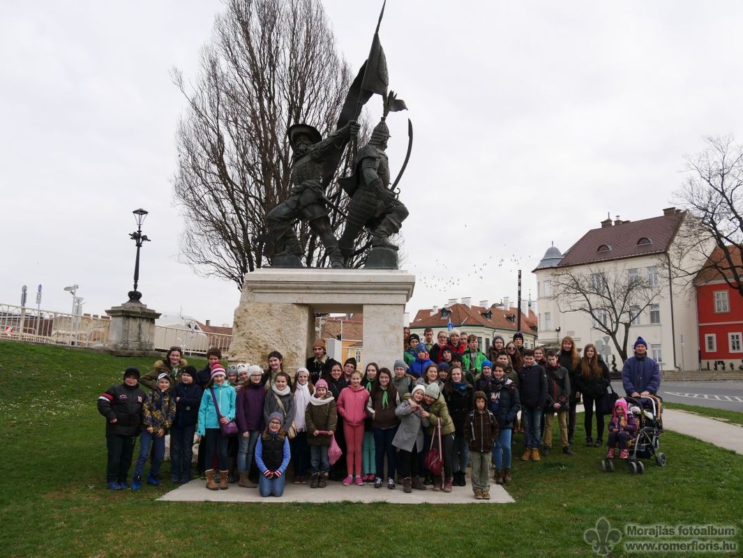 A Pálffy-Schwarzenberg szobornál