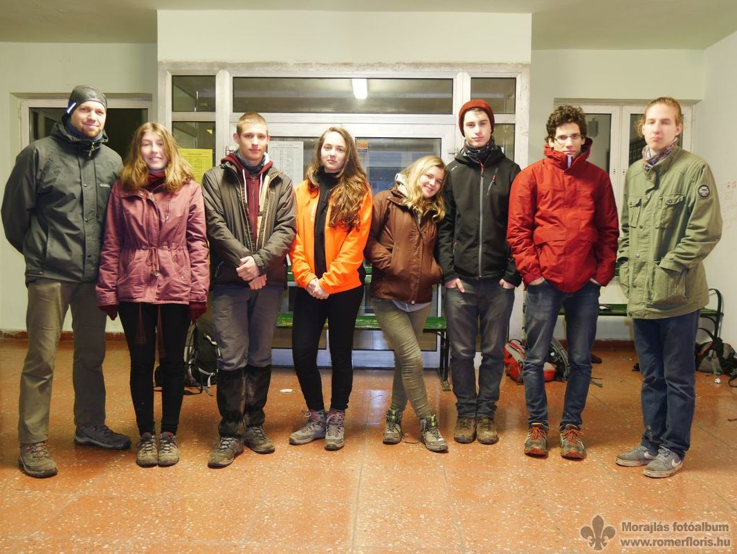 Álmosan, fáradtan, hazaindulás előtt