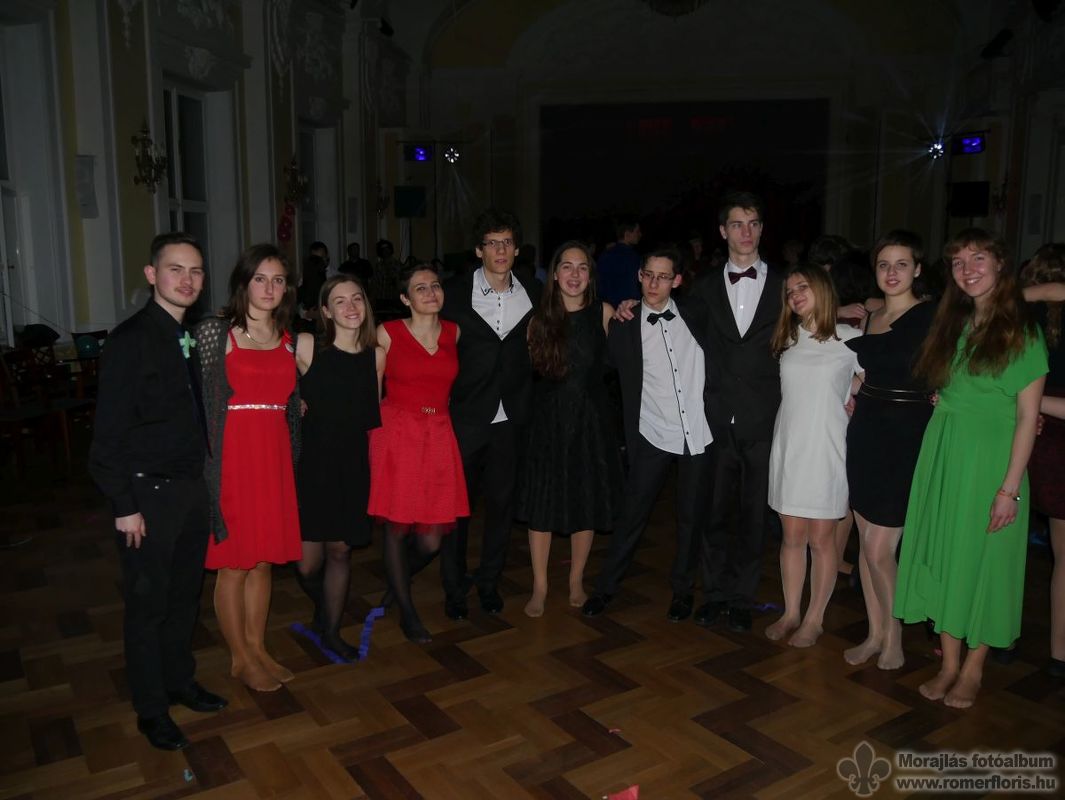 Csoportkép hajnalban